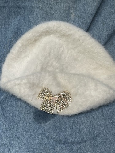Berretto angora con fiocco